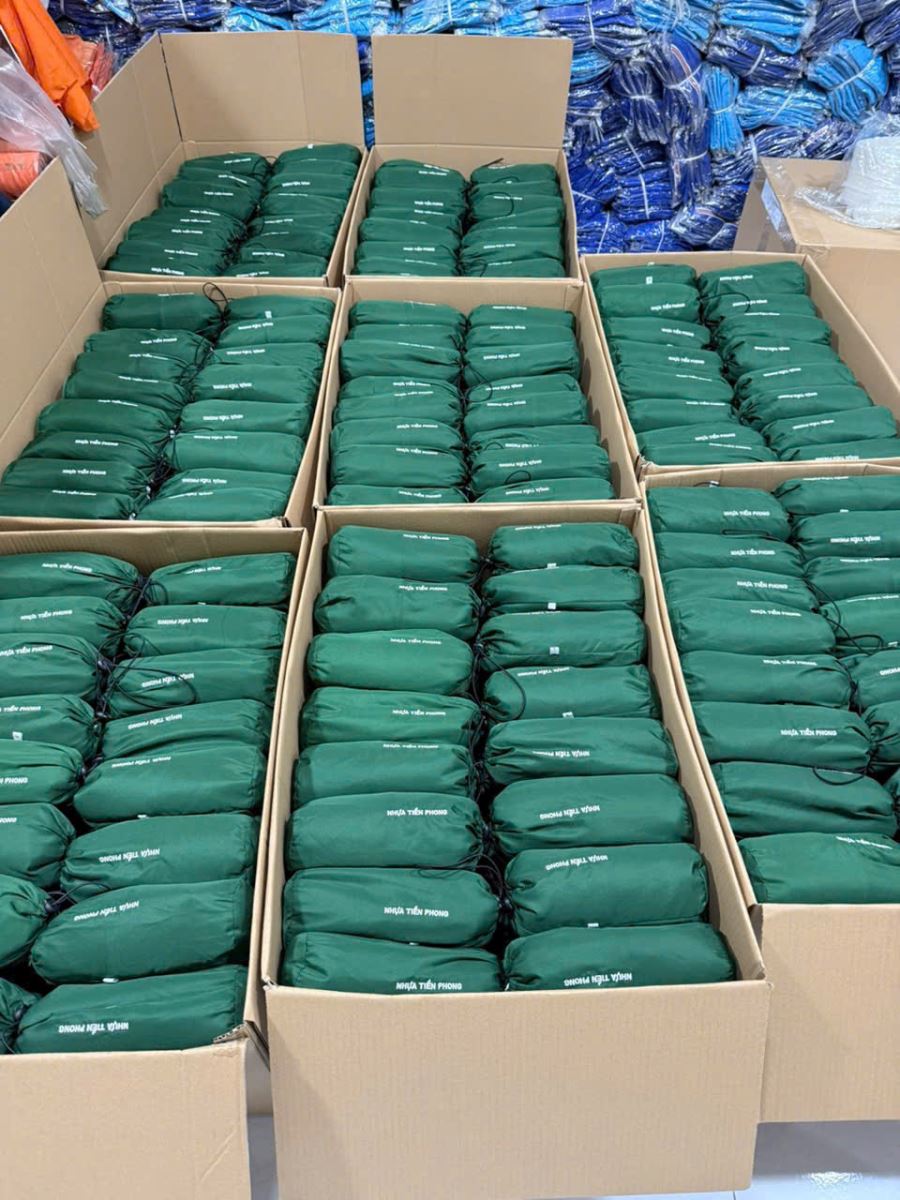 Đặt May Áo Khoác Gió Quà Tặng Mẫu Mã Đẹp, Ý Nghĩa Cho Khách Hàng